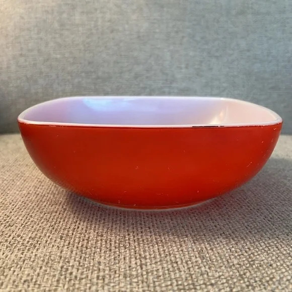 Vintage Pyrex 1.5 Quart Ovenware Red - Picture 6 of 11